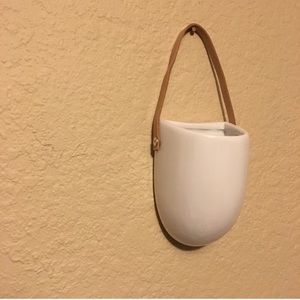 X2 Ceramic Wall hangers